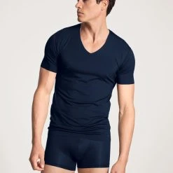 Calida 100% Nature T-Shirt Mit Clean Cut, V-Neck, Compostable 7 Calida 100% Nature T-Shirt Mit Clean Cut, V-Neck, Compostable -T-Shirt-Shop Calida 100 Nature T Shirt V Neck Compostable blau 14080 480 2