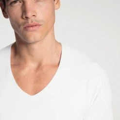 Calida Clean Line Kurzarm-Shirt, V-Neck -T-Shirt-Shop Calida Clean Line V Shirt clean cut Frackschnitt weiss 14885 001 3